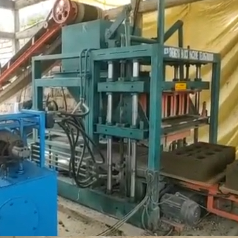Installation et mise en service de la machine à brique en Afrique