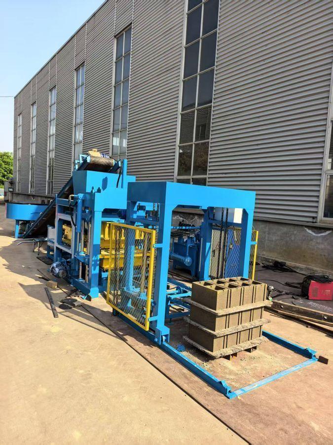 Ligne QT4-18 en extérieur avec blocs creux verts