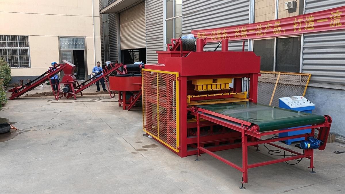Ligne complète de production de briques d'argile NT7-10 avec convoyeurs et mélangeur JQ750