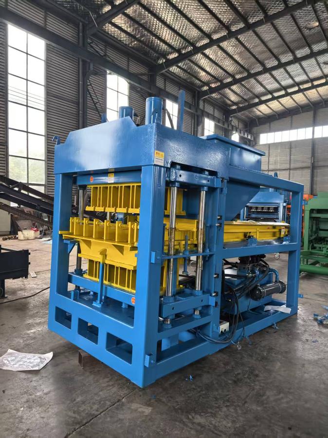 Presse à brique d'argile NT7-10, machine hôte bleue