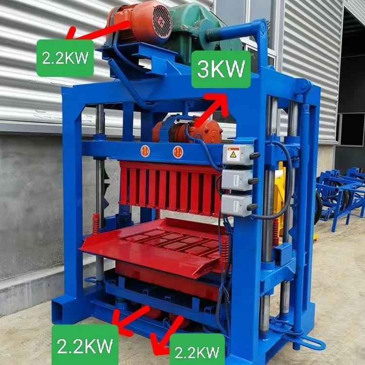 Inspection d'usine QT4-40 : 2 vibrateurs inférieurs 2,2 kW et 1 vibrateur supérieur 3 kW